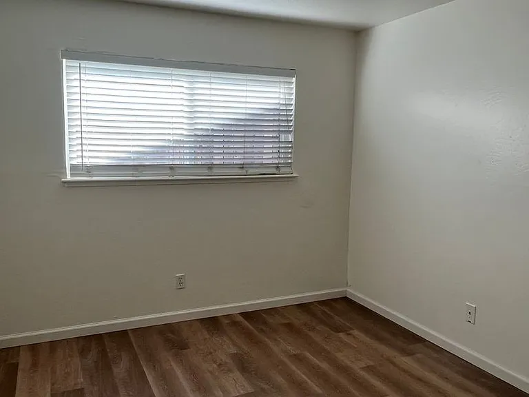 1911 Wildwood Way #1 — Photo 8