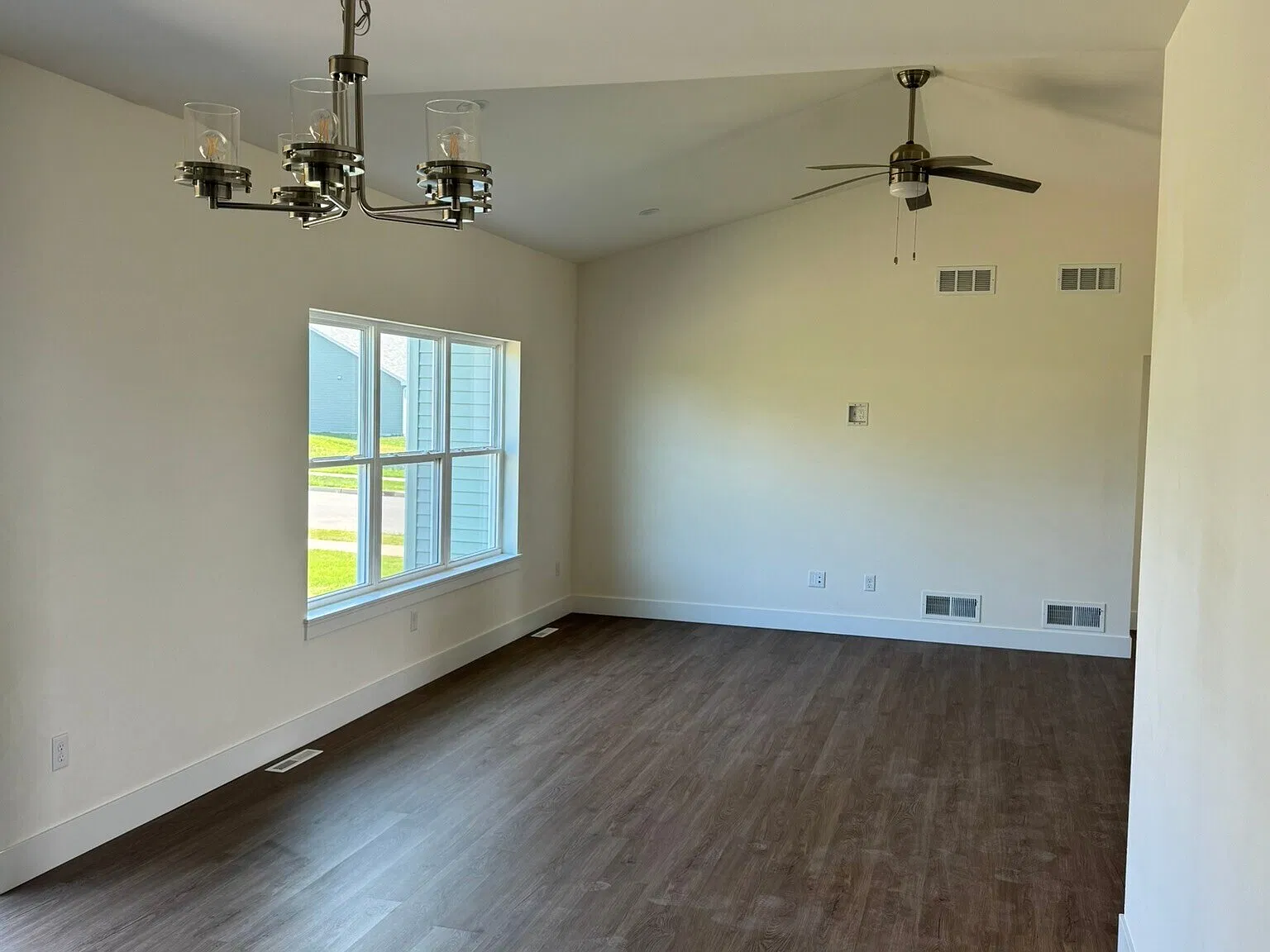 3 bed, 1735 sqft, $2,750 — Photo 3