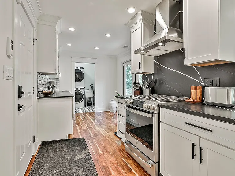 410 Thornton Lane — Photo 13