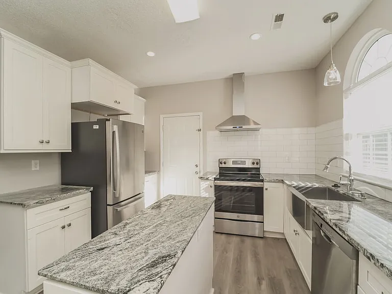 297 Patrick Ave SW — Photo 10