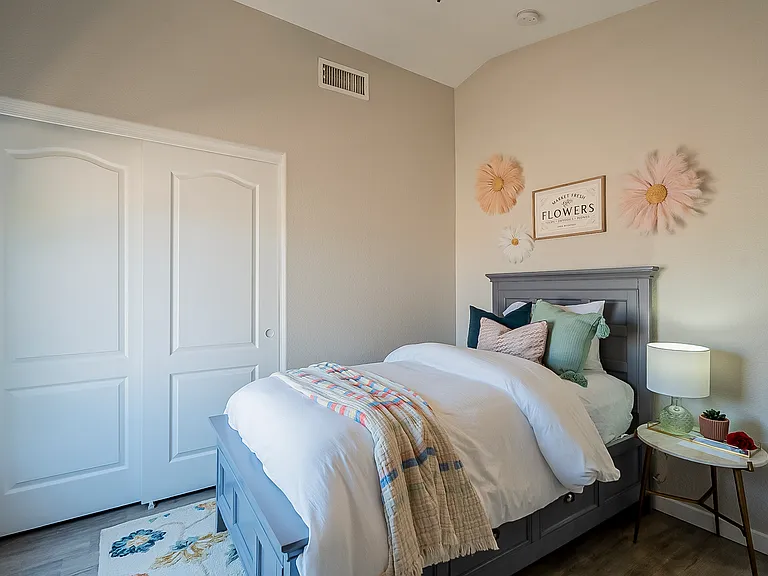 1078 S Riata St — Photo 30