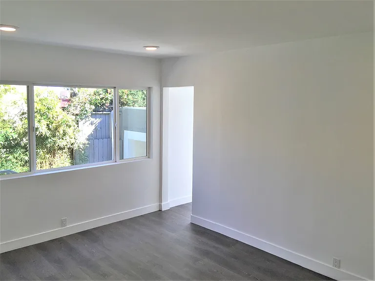 8538 W Knoll Dr — Photo 16
