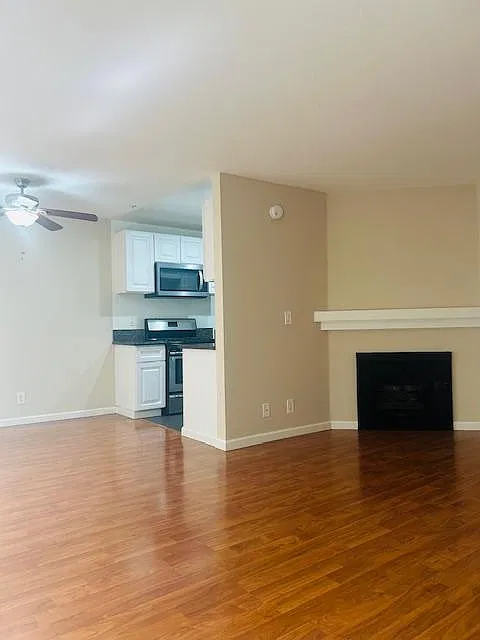 2 bed, 1200 sqft, $2,995 — Photo 3