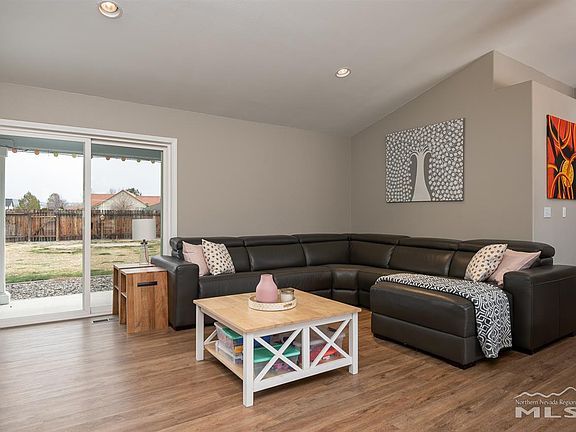 3rd image of 2863 Sierra Manor Dr