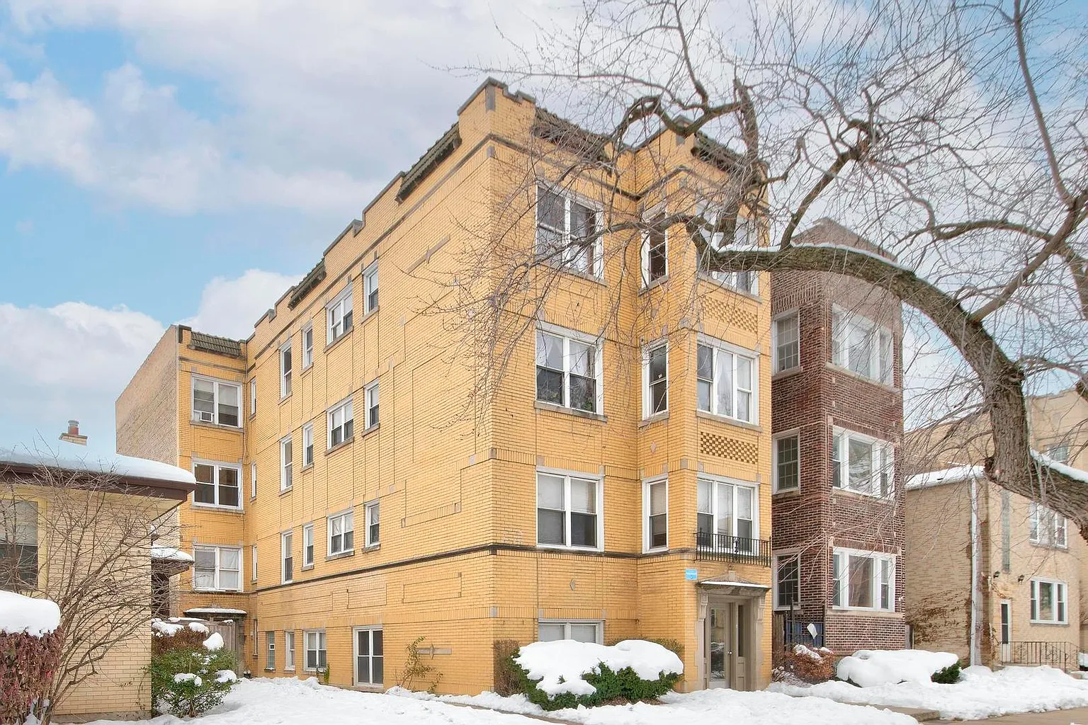 6206 N Francisco Ave APT 2B photo 1