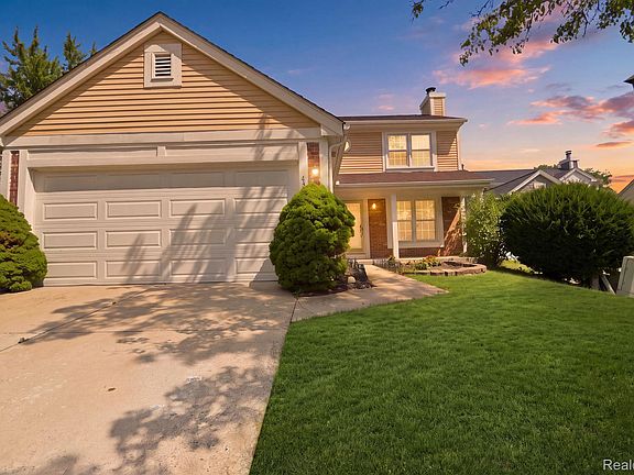 2nd image of 456 Farmridge Ct