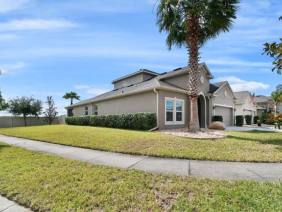 3rd image of 429 Rock Springs Cir