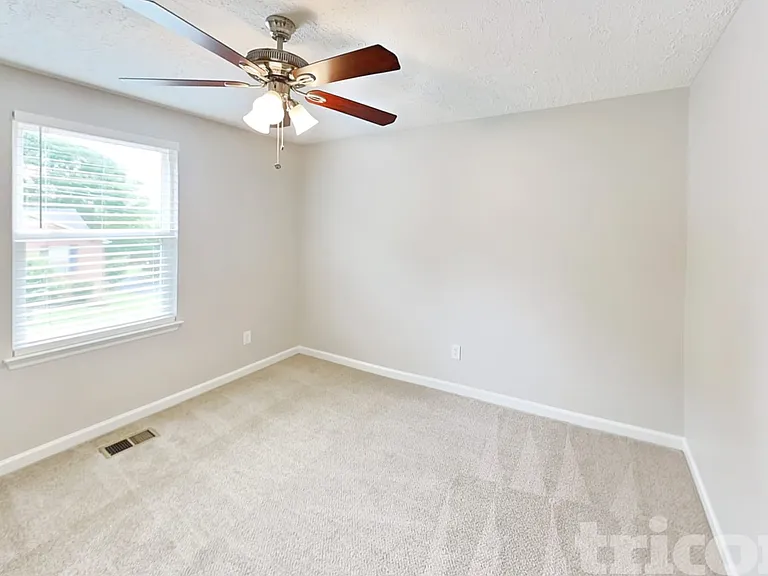 119 Bradford Cir — Photo 11