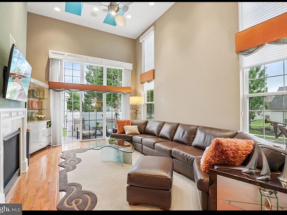 3rd image of 307 Ingleton Ct