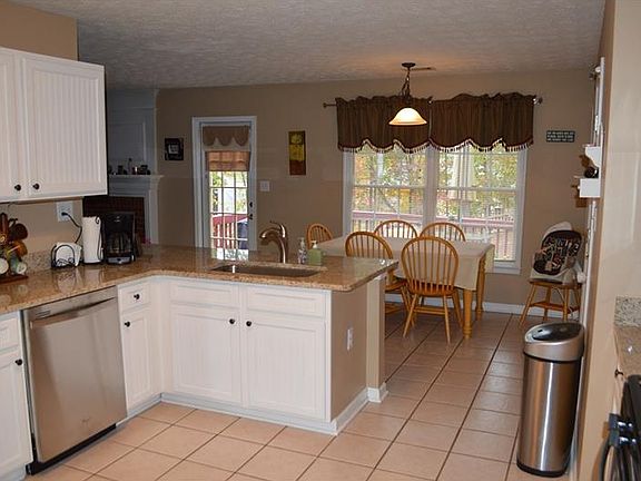 5th image of 1062 Deer Hollow Dr