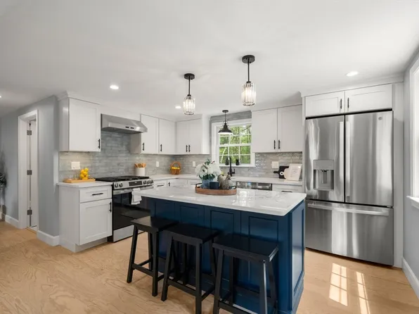 16 Churchill Rd, Plympton, MA 02367