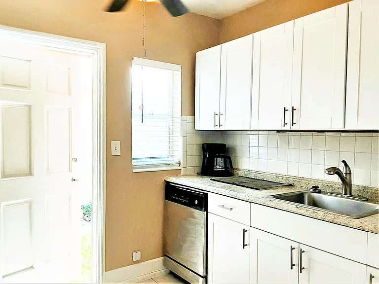 1736 Dewey St #B — Photo 6