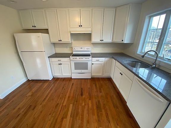 3rd image of 550 Westchester Ave APT 2