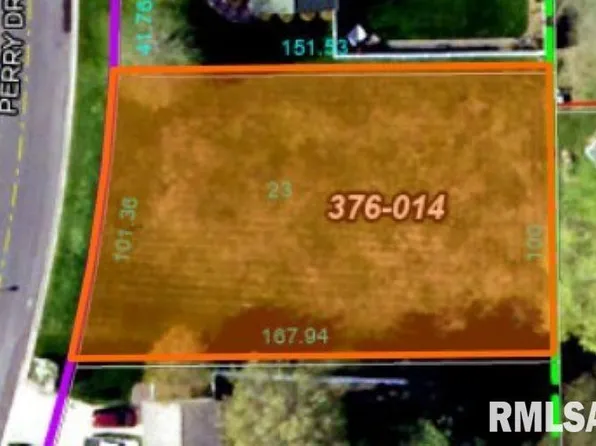 18880 Perry Dr, Virden, IL 62690