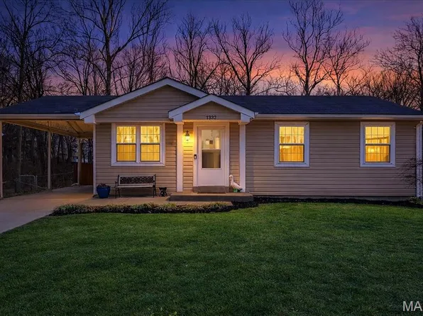 1332 Ramona Ln, Saint Charles, MO 63304