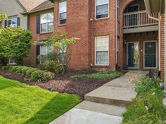 4th image of 28067 Carlton Way Dr