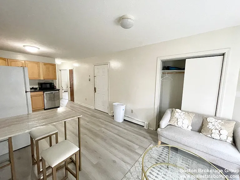 84 Hammond St #2B — Photo 2