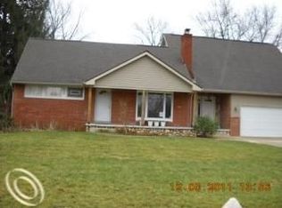 2965 Otsego Rd, Waterford, MI 48328