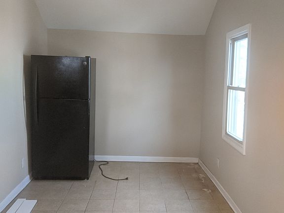 3rd image of 609 McDonough St Unit B