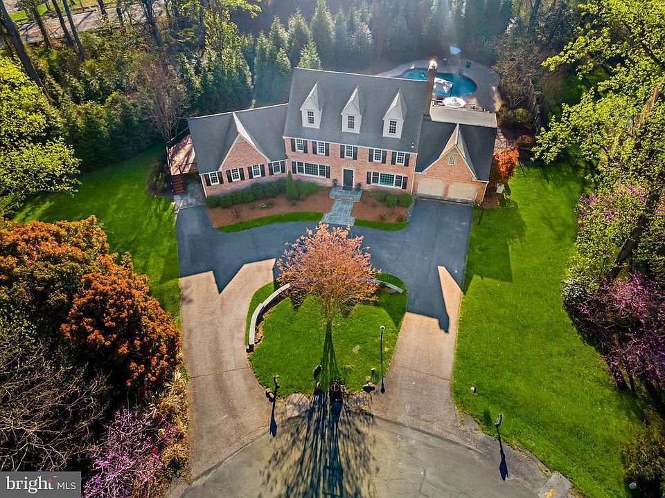 1st image of 5 Belleview Dr