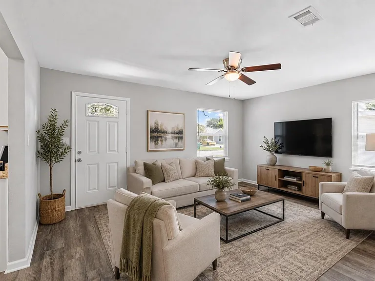 4838 Van Fleet St — Photo 3