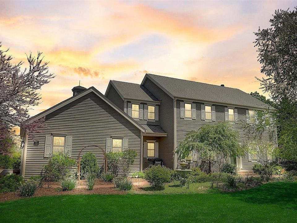 1st image of 331 River Bluff Cir