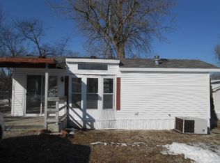 124 Fossil Lake Rd, Wilmington, IL 60481