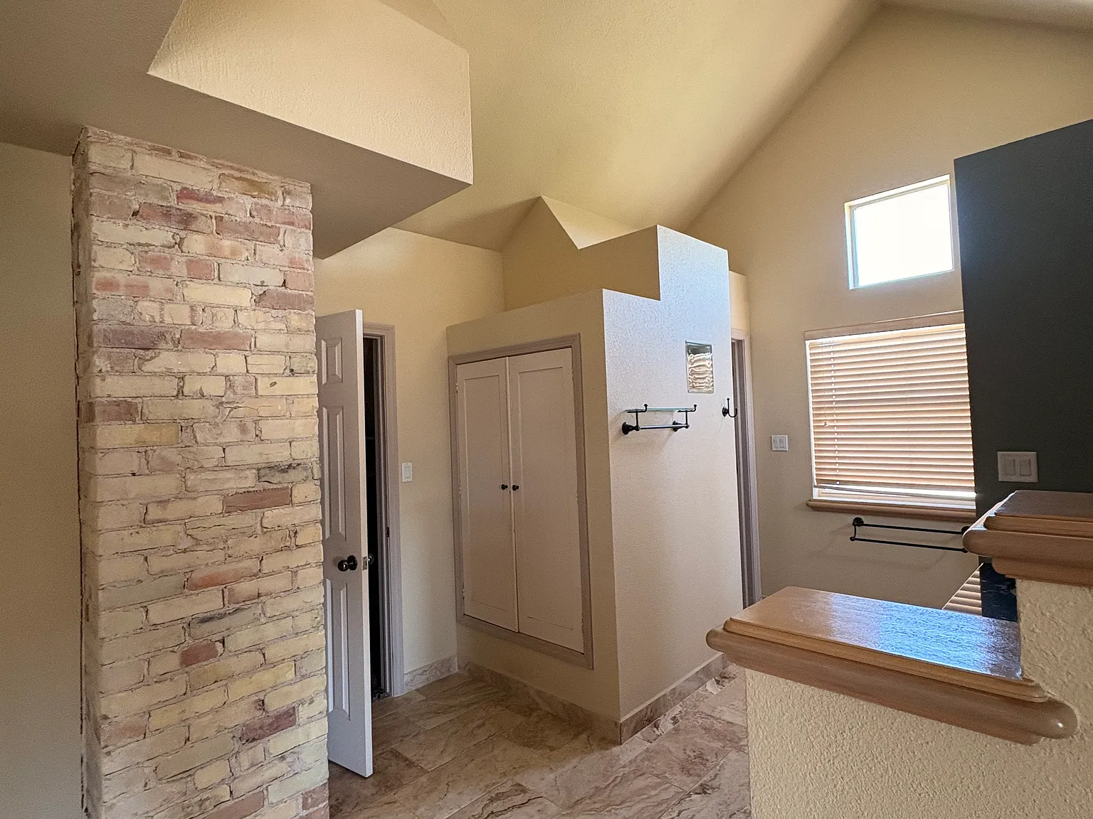 3 bed, 2000 sqft, $2,300 — Photo 4