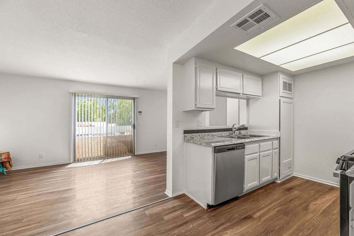 3 bed, 1080 sqft, $2,995 — Photo 2