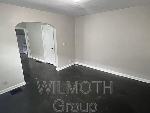 4th image of 854 N Bradley Ave