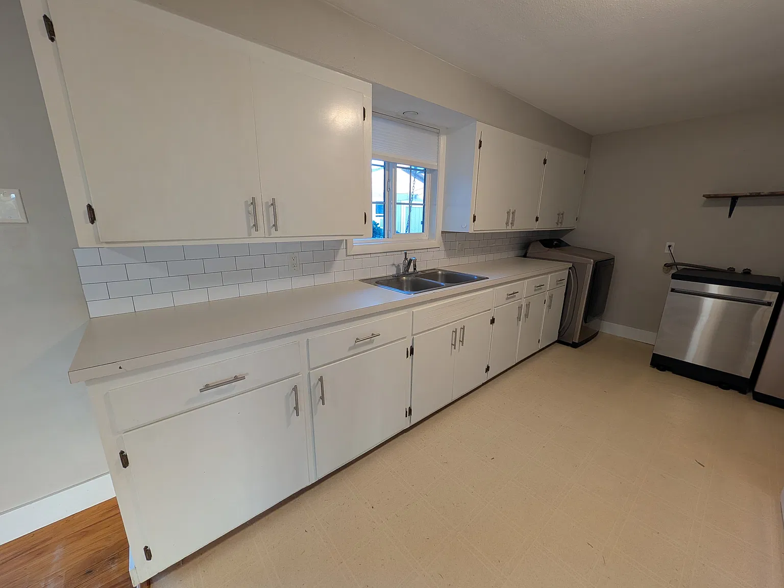 2 bed, 900 sqft, $2,100 — Photo 2