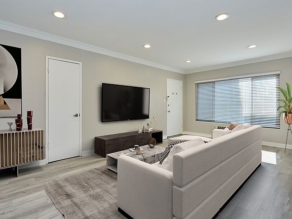 2nd image of 925 N Curson Ave #2x2