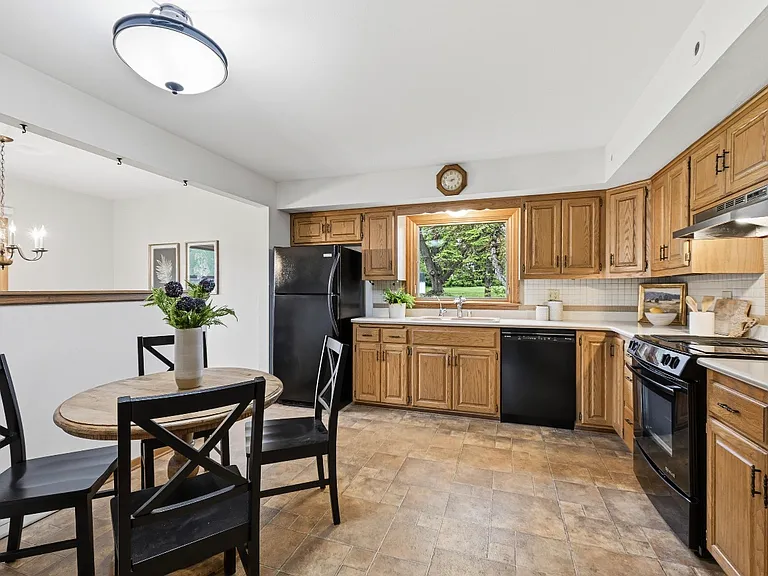 Plenty of Cabinet & Counter Space