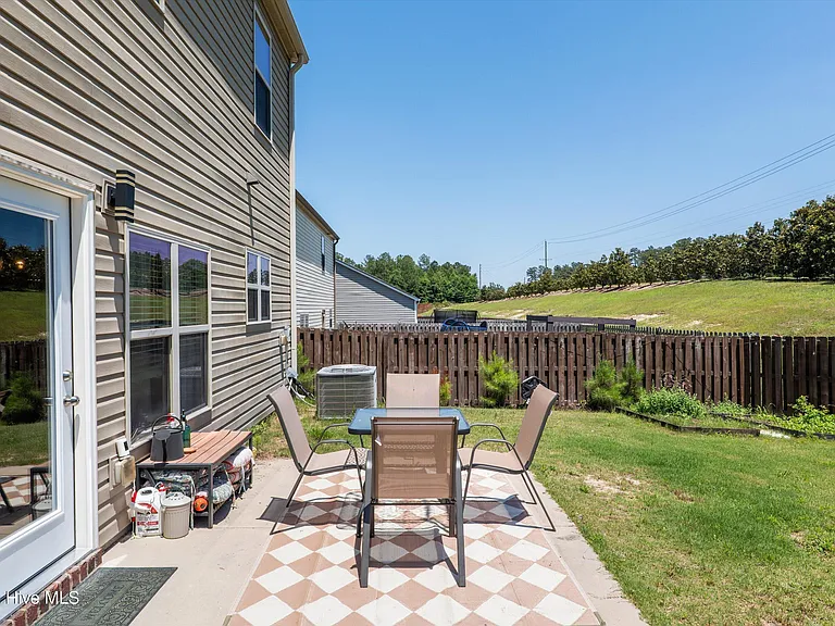 136 Sims Ct — Photo 33