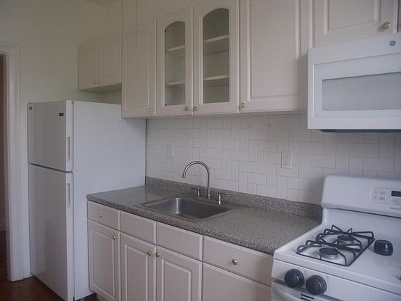 4th image of 39-04 208th St