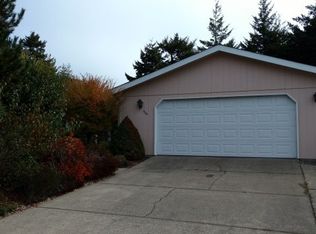 936 30th Way, Florence, OR 97439