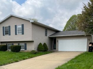 2823 Rutherford Dr, Bloomington, IL 61705