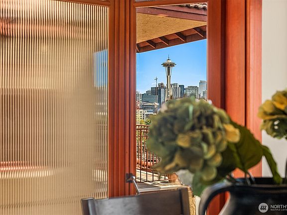 4th image of 371 W Olympic Place