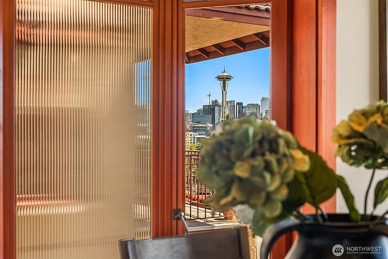 5th image of 371 W Olympic Place