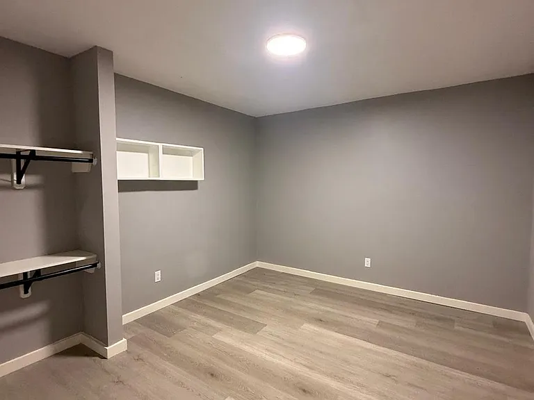 1019 Western Springs Dr — Photo 3
