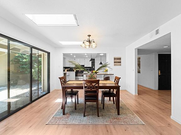 5th image of 2042 University Park Dr