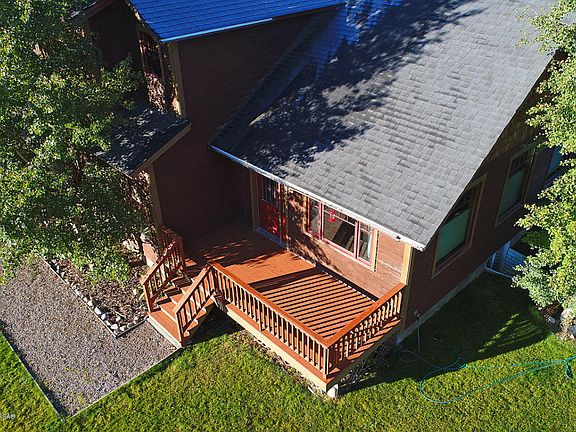2nd image of 704 Palisades Ln