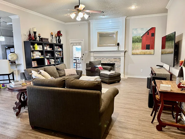 311 Longhorn St — Photo 5