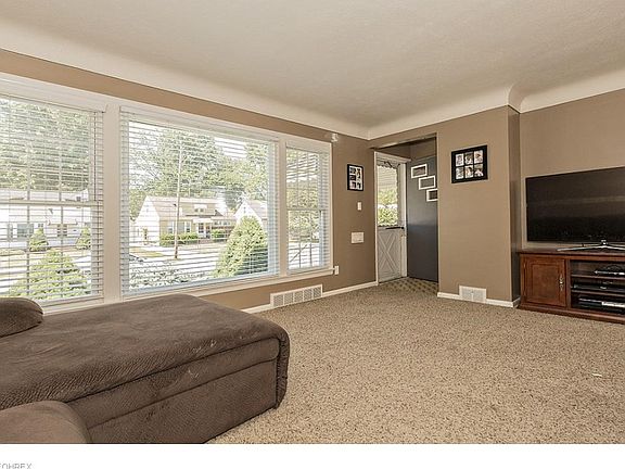 4th image of 347 Woodmere Dr