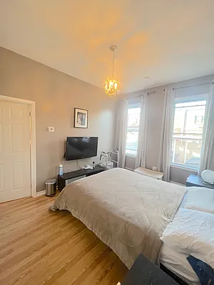 Rented by REALTY QUEST NEW YORK INC | media 42