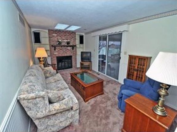 3rd image of 1035 Fieldstone Dr