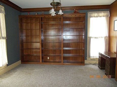 5th image of 916 N Main St