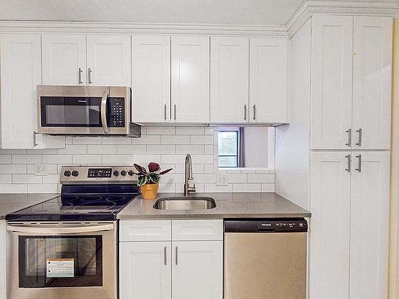 5th image of 123 Elm St APT B-12