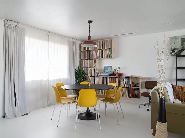 1023 W Elna Rae St — Photo 4