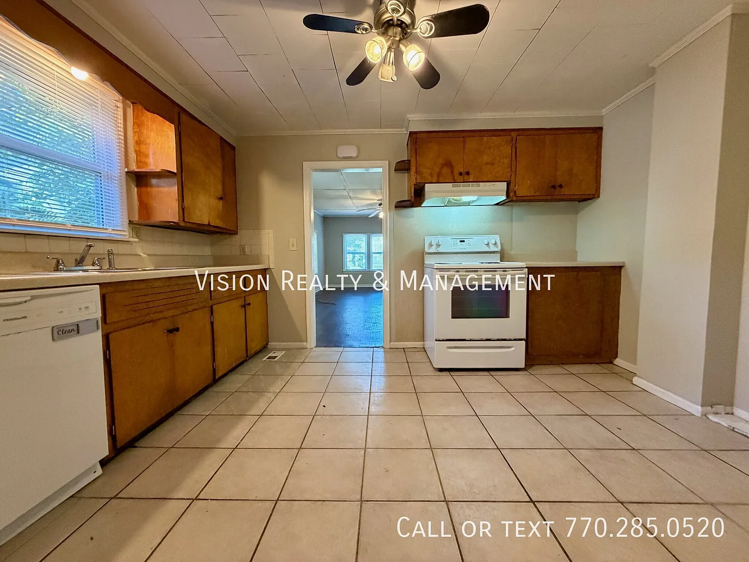 Lovely 3BD/2BA In Carrollton — Photo 2